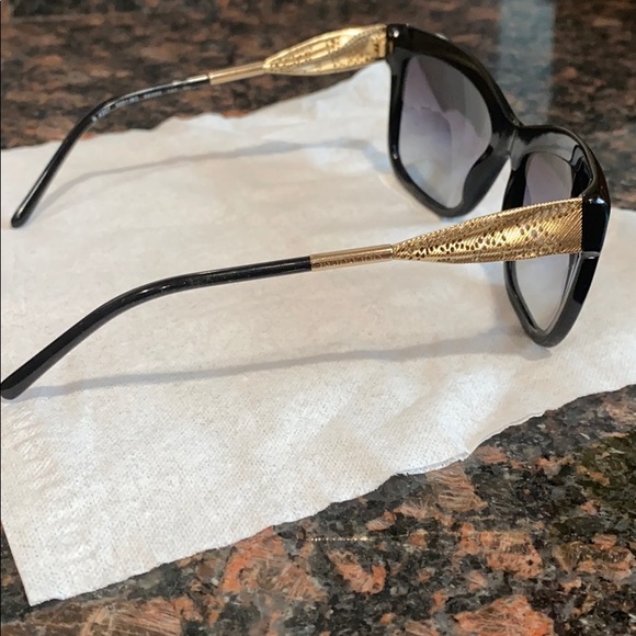 BURBERRY Sunglasses - Picture 2 of 5